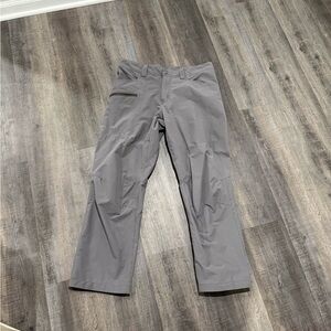 Arc'teryx Men's Cargo Pants in Gray